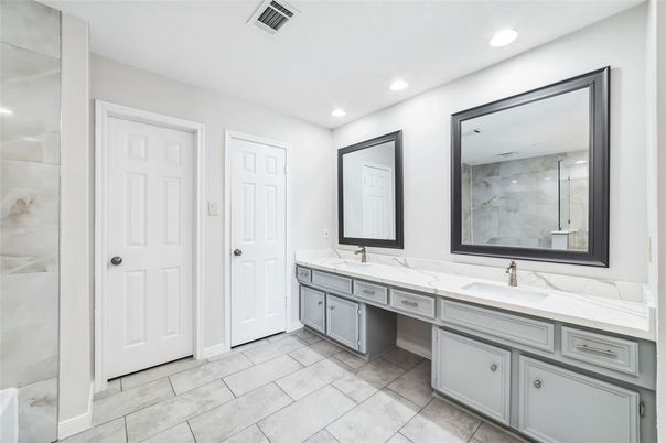 Bathroom, Dual Sink Vanities, Interior, Recessed Lighting