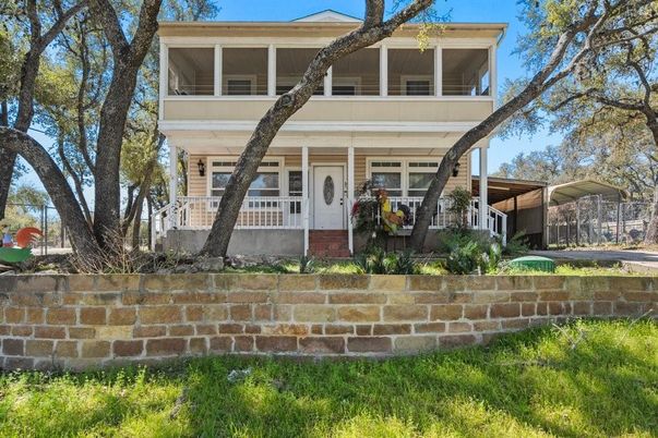 Exterior, Facade, American Foursquare