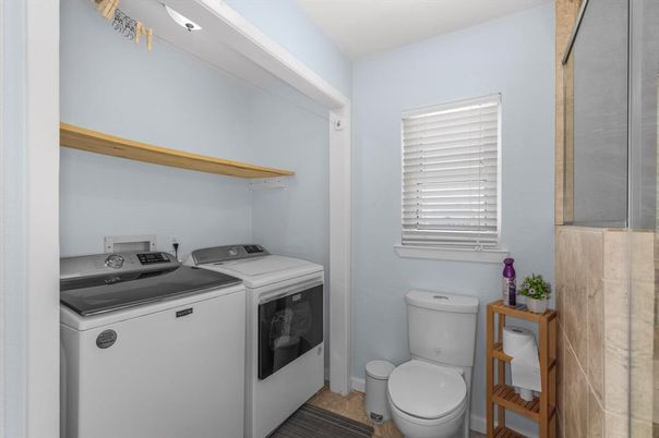Interior, Washer, Wood Texture Flooring