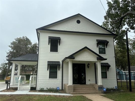 Exterior, Facade, Queen Anne Victorian