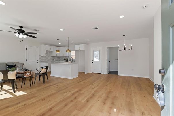 Chandelier, Dining room, Interior, Kitchen, Pendant Lights, Recessed Lighting, Wood Texture Flooring