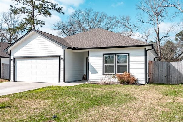 Attached, Exterior, Facade, Ranch