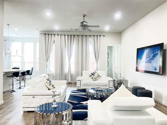 Interior, Living room, Pendant Lights, Recessed Lighting, Wood Texture Flooring