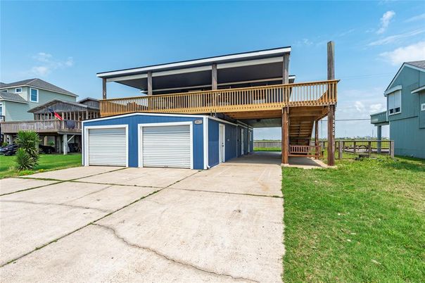 Backyard, Detached Garage, Exterior