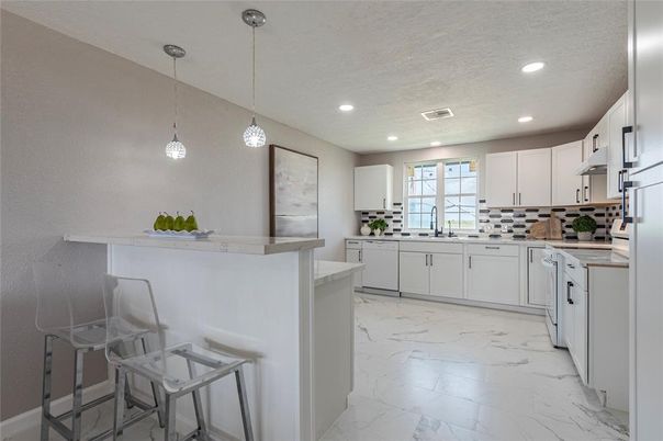 Interior, Kitchen, Marble, Pendant Lights, Recessed Lighting