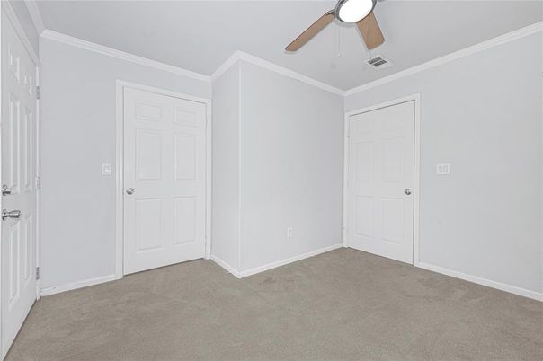 Empty room, Interior