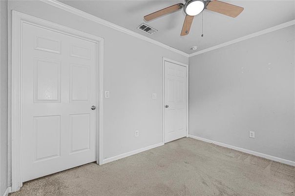 Empty room, Interior