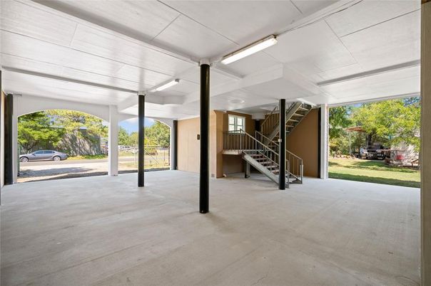 Garage, Interior