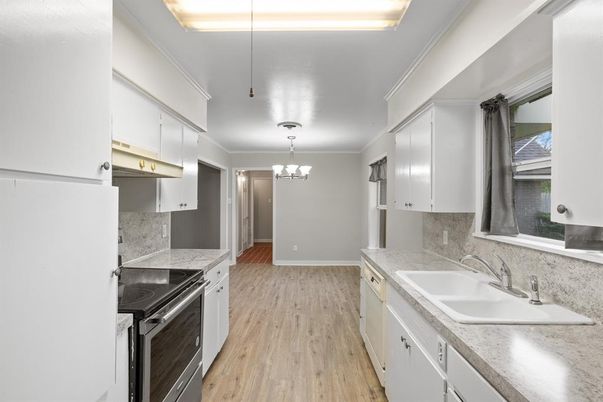 Chandelier, Interior, Kitchen, Pendant Lights, Wood Texture Flooring