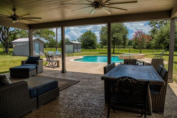 Exterior, Pool