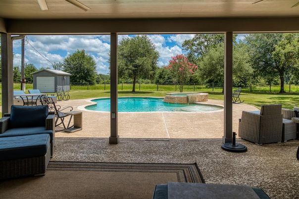 Exterior, Pool