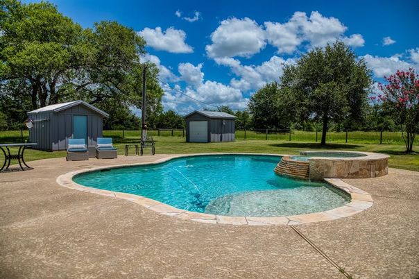 Exterior, Pool
