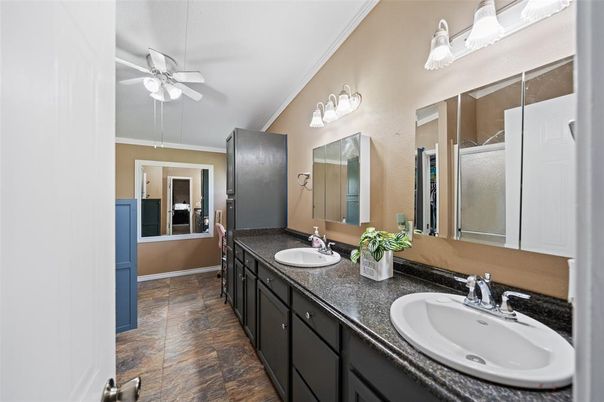 Bathroom, Dual Sink Vanities, Interior
