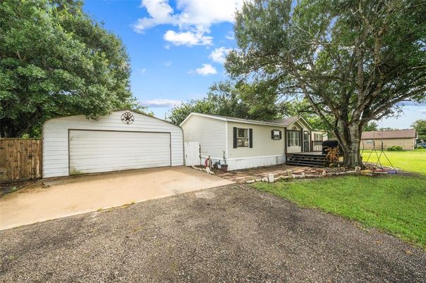 Backyard, Detached Garage, Exterior