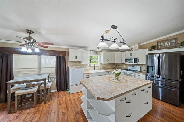 Chandelier, Dining room, Interior, Kitchen, Tile Countertops, Wood Texture Flooring