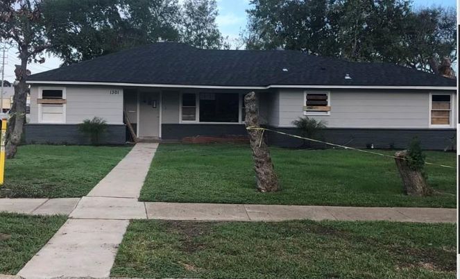 Backyard, Exterior, Facade, Ranch