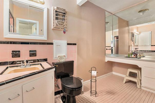 Bathroom, Interior, Tile Countertops