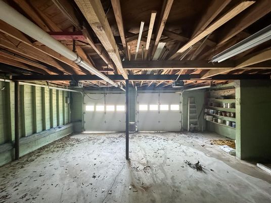 Empty room, Interior, Wooden Beams