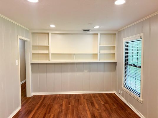 Empty room, Interior, Recessed Lighting, Wood Texture Flooring
