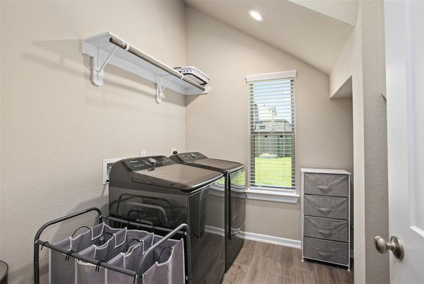 Interior, Recessed Lighting, Washer, Wood Texture Flooring