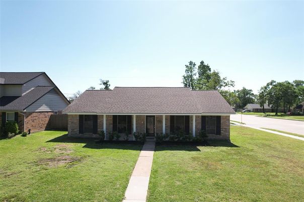 Backyard, Exterior, Facade, Ranch