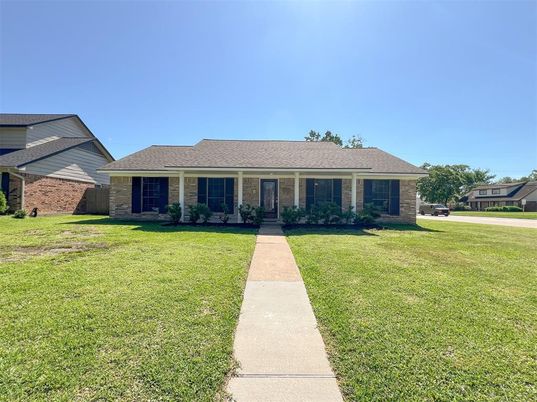 Backyard, Exterior, Facade, Ranch