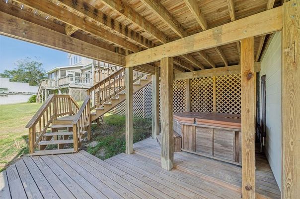 Exterior, Wooden Beams