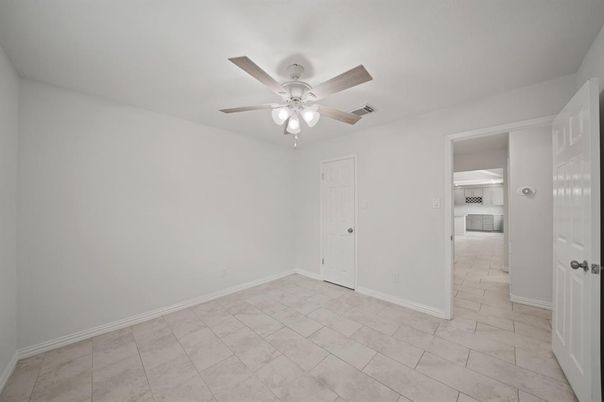 Empty room, Interior