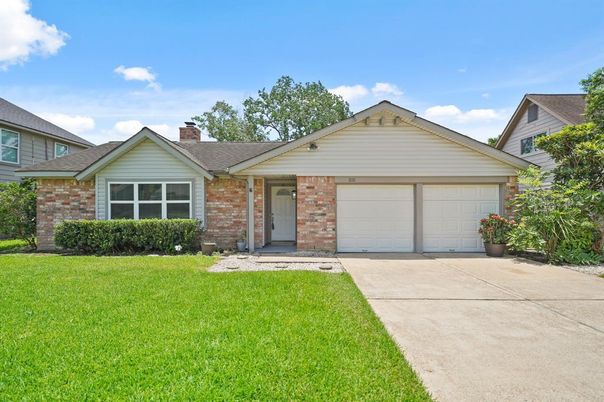 Attached, Exterior, Facade, Brick Facade, Ranch