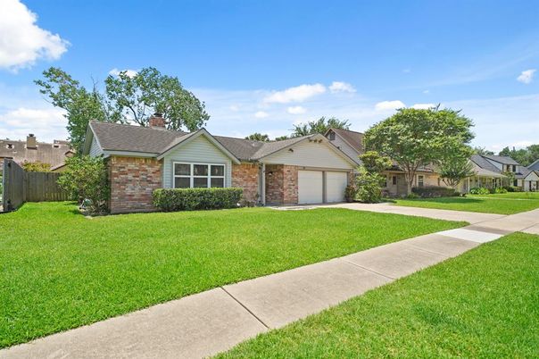 Attached, Backyard, Exterior, Facade, Brick Facade, Ranch