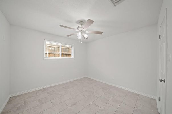 Empty room, Interior
