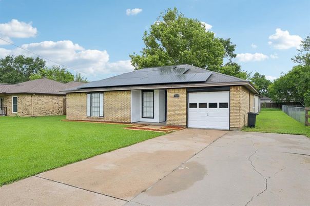 Attached, Backyard, Exterior, Facade, Brick Facade, Solar Panels, Ranch