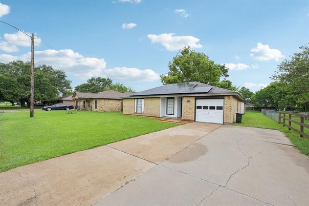 Attached, Backyard, Exterior, Facade, Brick Facade, Solar Panels, Ranch
