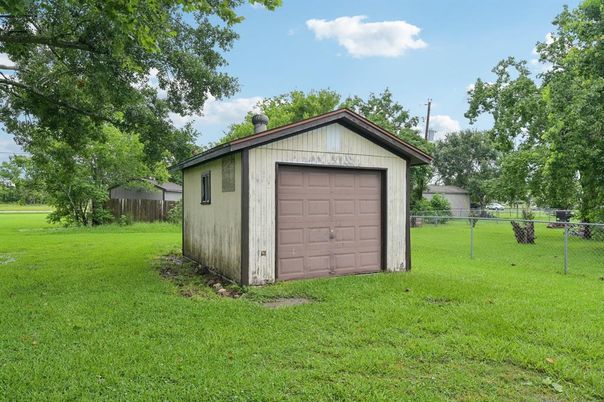 Backyard, Detached Garage, Exterior