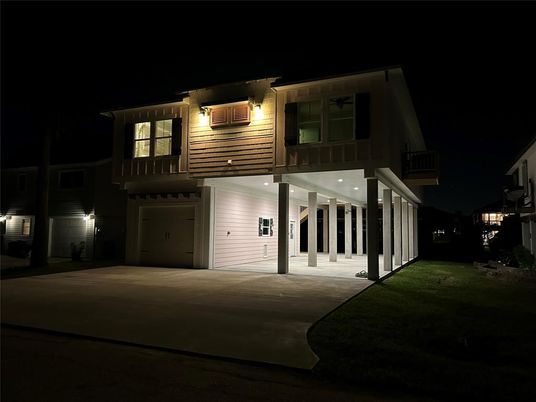 Attached, Exterior, Facade, Modern