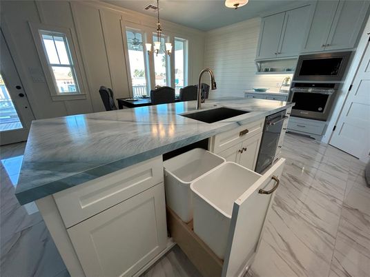 Dining room, Interior, Kitchen, Marble, Pendant Lights