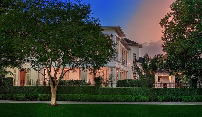Backyard, Exterior, Facade, Queen Anne Victorian