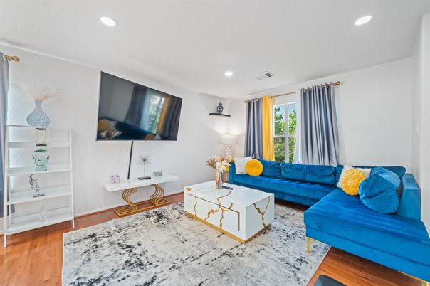 Interior, Living room, Recessed Lighting, Wood Texture Flooring