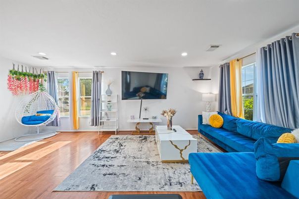 Interior, Living room, Recessed Lighting, Wood Texture Flooring