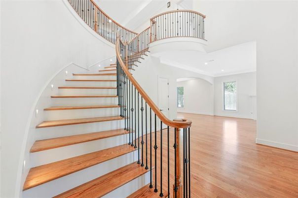 Interior, Recessed Lighting, Wood Texture Flooring