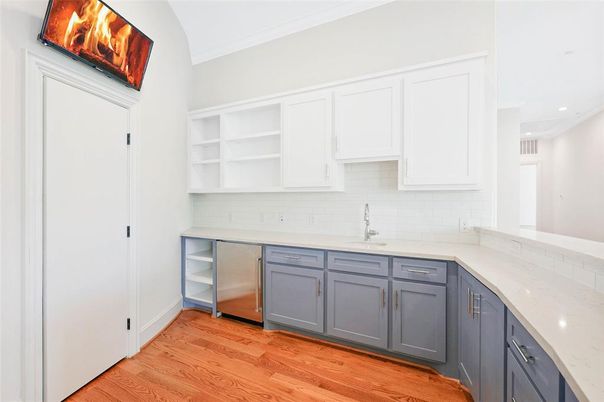 Interior, Kitchen, Recessed Lighting, Wood Texture Flooring