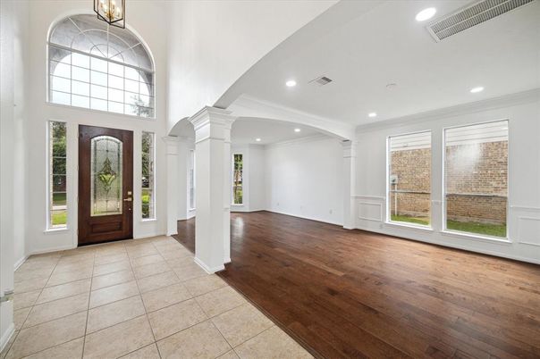 Interior, Recessed Lighting, Wood Texture Flooring