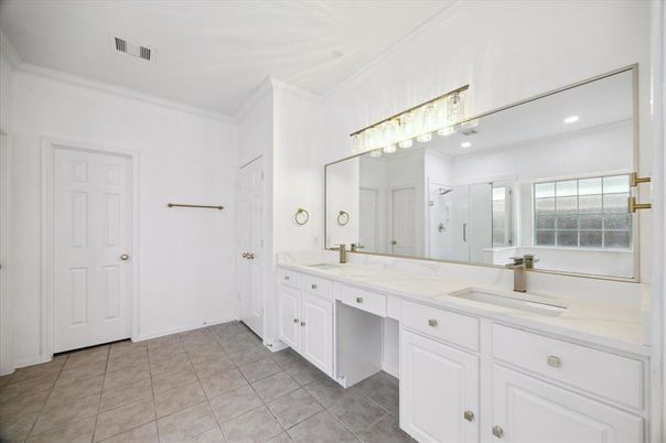 Bathroom, Dual Sink Vanities, Interior, Recessed Lighting