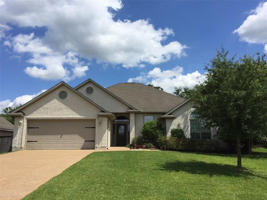 Attached, Backyard, Exterior, Facade, Brick Facade, Ranch