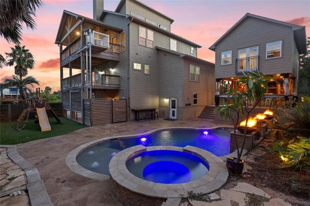 Exterior, Pool