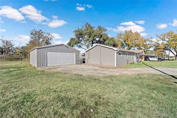 Backyard, Detached Garage, Exterior
