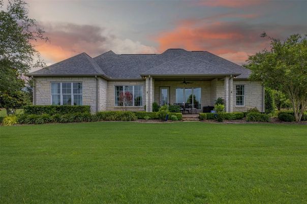 Backyard, Exterior, Facade, Ranch