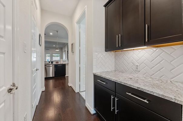 Interior, Kitchen, Pendant Lights, Wood Texture Flooring