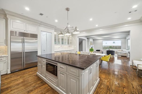 Dining room, Interior, Kitchen, Living room, Pendant Lights, Recessed Lighting, Stainless Steel Appliances, Wood Texture Flooring