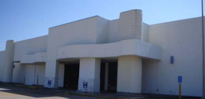 Exterior, Facade, Modern